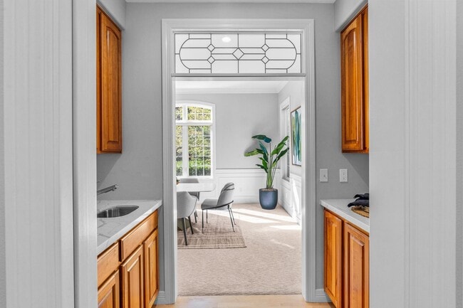 Building Photo - Luxury 4 bed 4 bath home in Lakemont, Bellevue