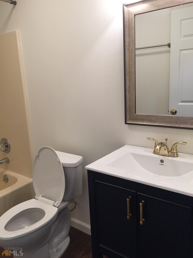 Building Photo - 653 Covecrest Dr