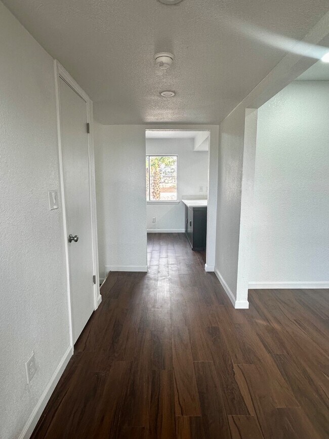 Building Photo - 704 Espolon Dr