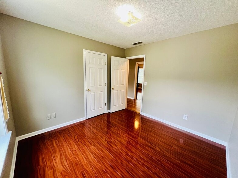 Building Photo - 391 Bass Way NW