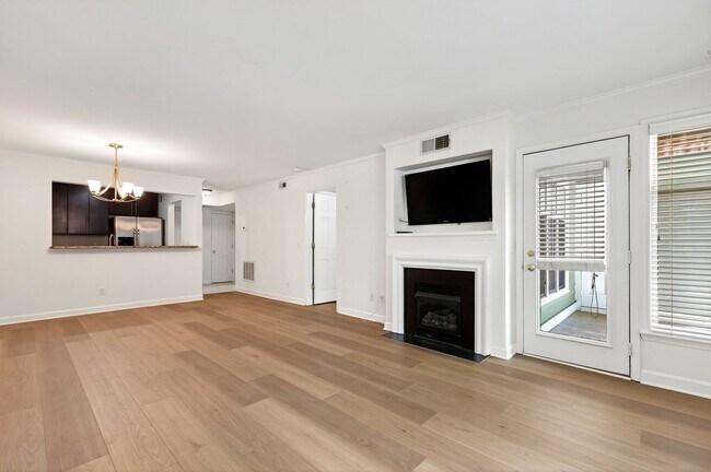 Building Photo - 1010 Nicholwood Dr