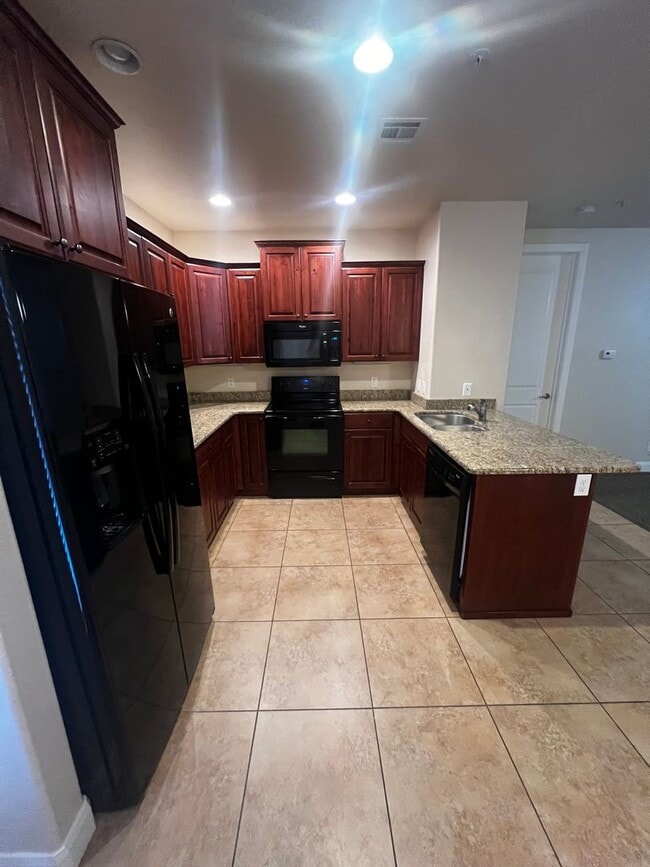 Building Photo - Desirable Black Rock Condo - Quite/Peaceful