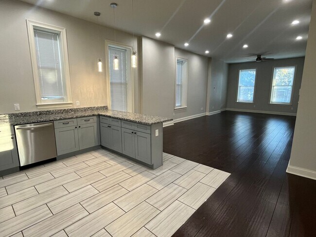 Building Photo - 4459 Swan Ave - Sassafras