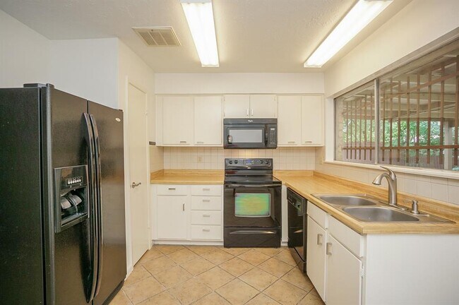 Building Photo - 11614 Pompano Ln