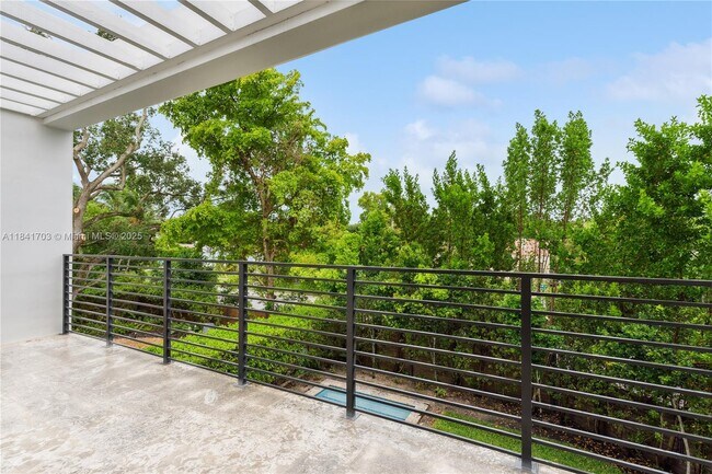 Building Photo - 8640 Arboretum Ln