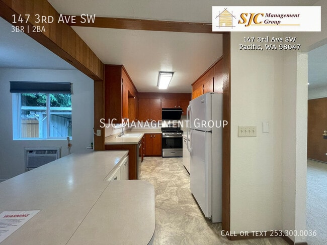 Building Photo - 147 3rd Ave SW