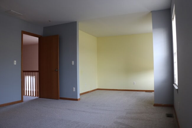 Building Photo - 379 Reston Cir