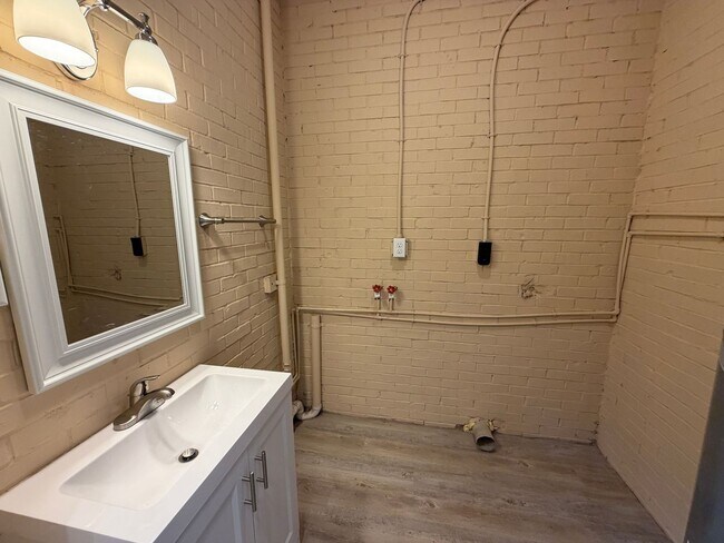 Building Photo - 2640 Canary Dr