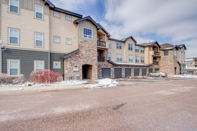 Building Photo - Stylish & Convenient Furnished Condo for Rent