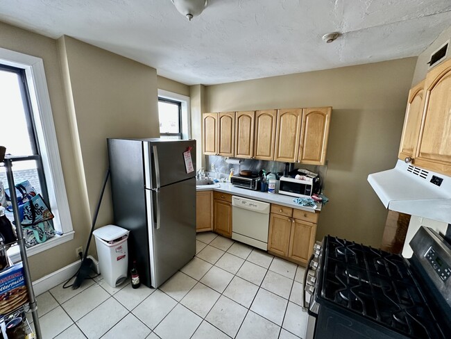 Building Photo - 17 Highgate St