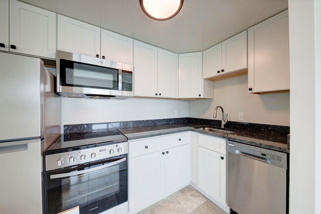 Building Photo - 555 E William St