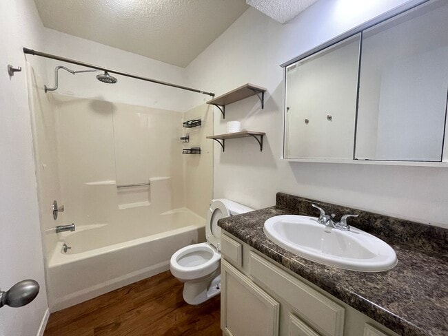 Building Photo - 1441 W Seminole St