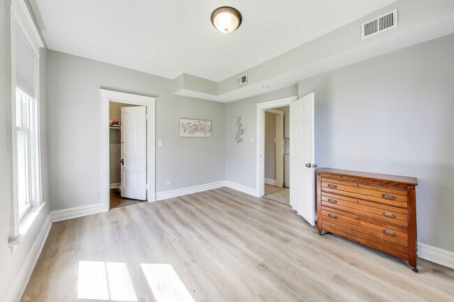 Building Photo - 5169 S Michigan Ave