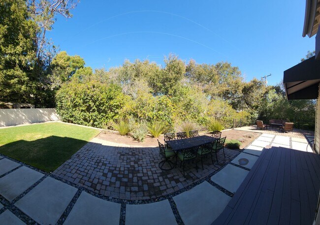 Building Photo - Furnished 3 bed 2.5 bath close to Poly.