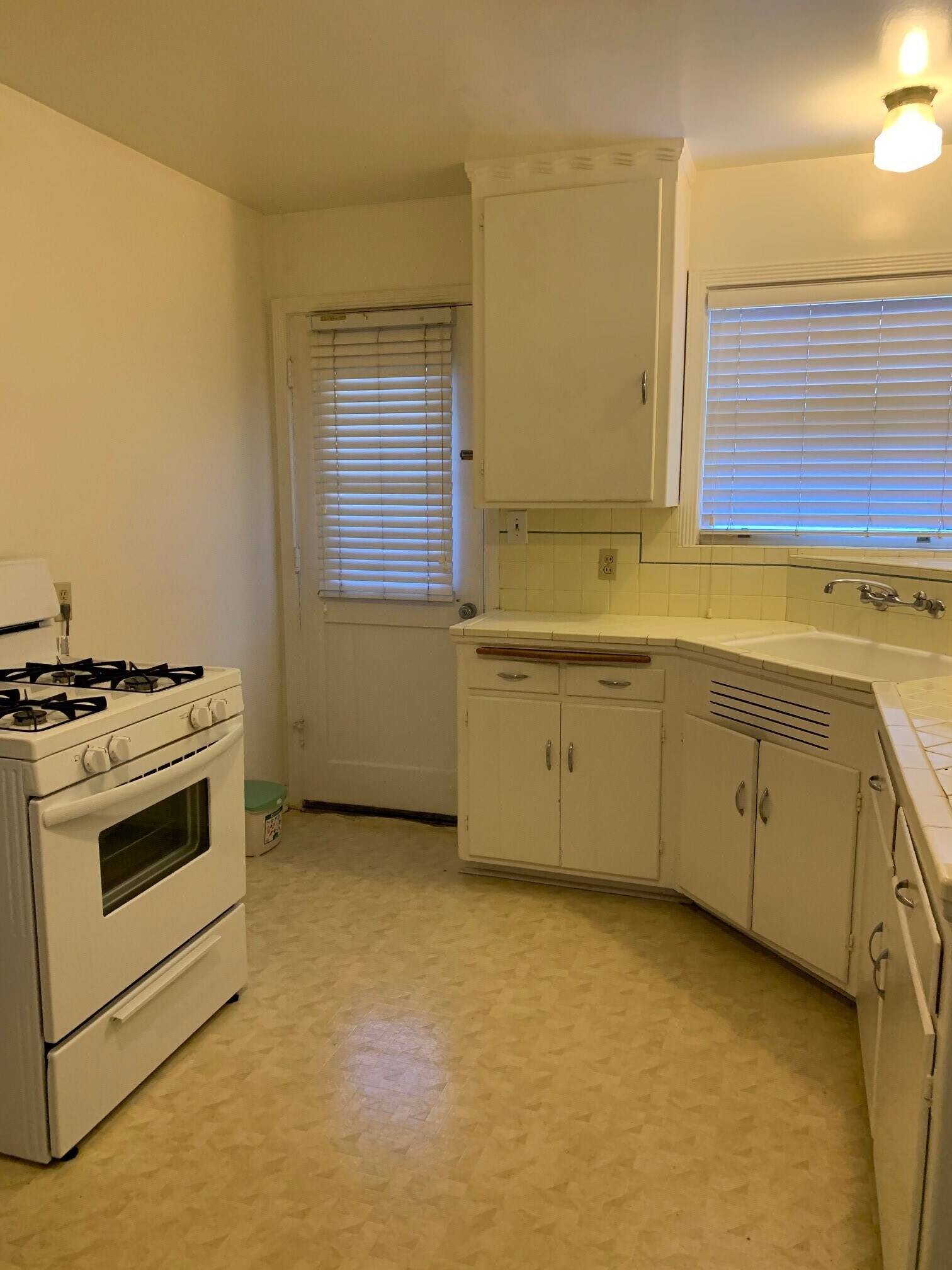 Building Photo - 472 Margarita Ave