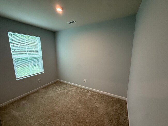 Building Photo - Like-New 4BR Home in Christiana | Open Floor Plan + Large Backyard!