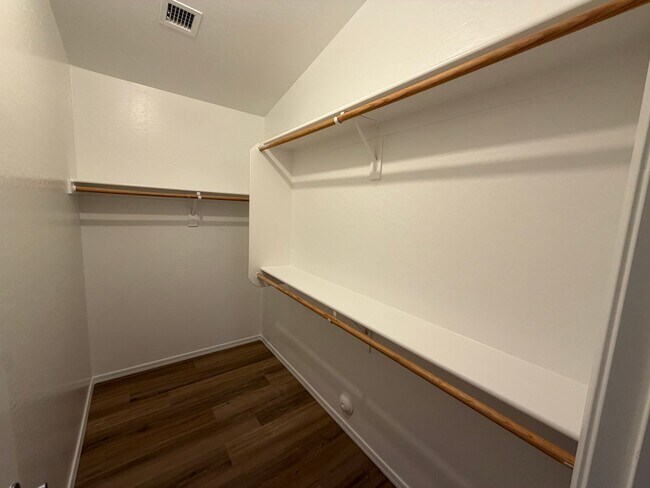 Building Photo - 13925 W Mauna Loa Ln