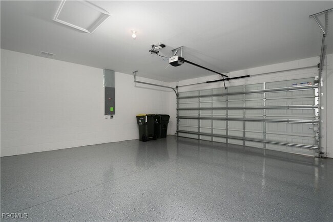 Building Photo - 42428 Cascade Dr