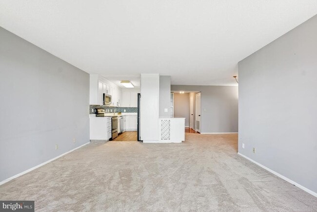 Building Photo - 5901 Mt Eagle Dr