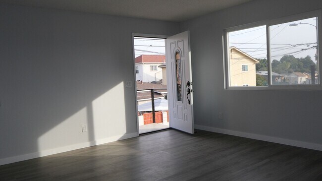Building Photo - FOR RENT 2 Bedrooms 1 bath apartment in San Ysidro FOR RENT