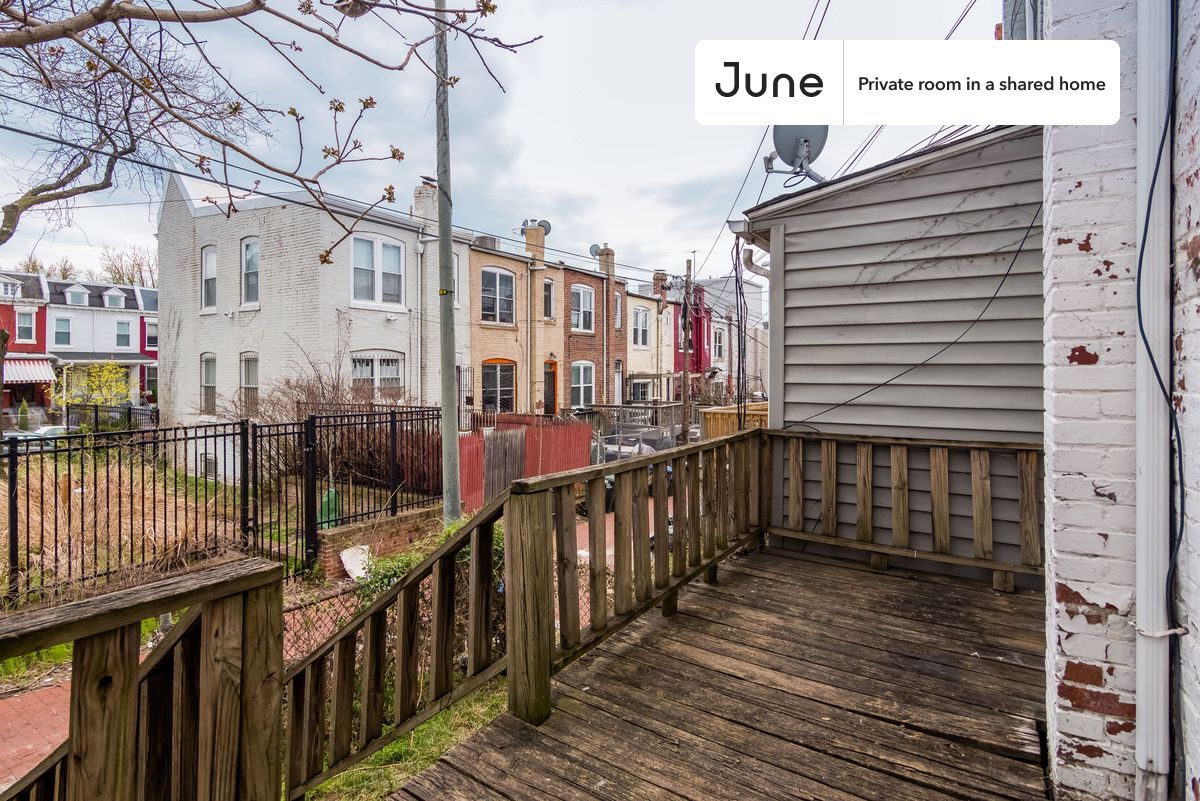Building Photo - Room in Shared 5 bed/2 bath home in Columbia Heights