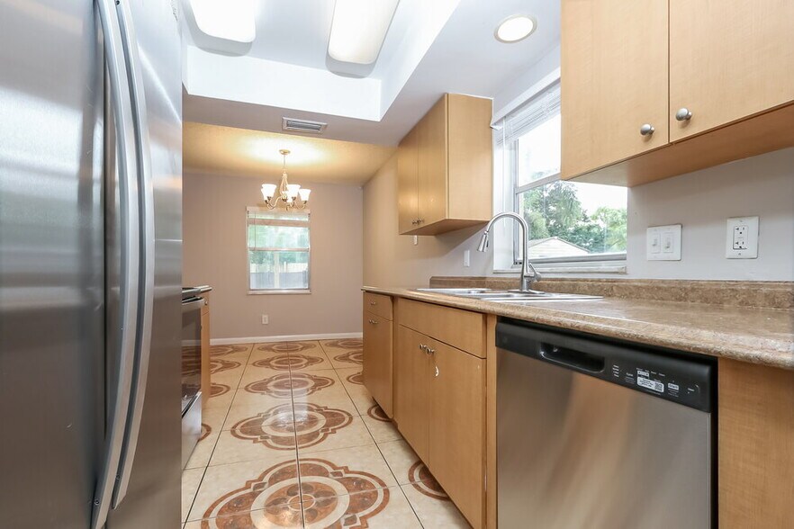 Building Photo - 1162 Fernlea Dr
