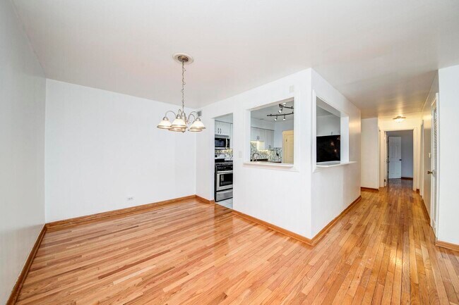 Building Photo - 5300 Carriage Way Dr