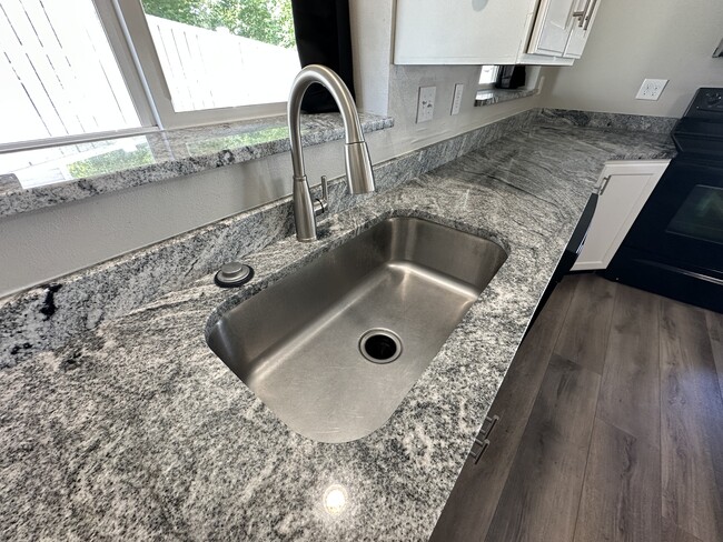Building Photo - Lehi 625 House