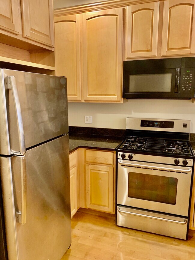 Building Photo - 33 N Bennet St