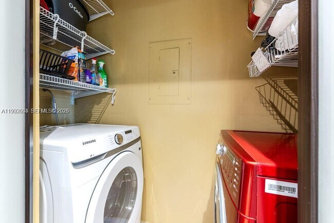 Building Photo - 19999 E Country Club Dr