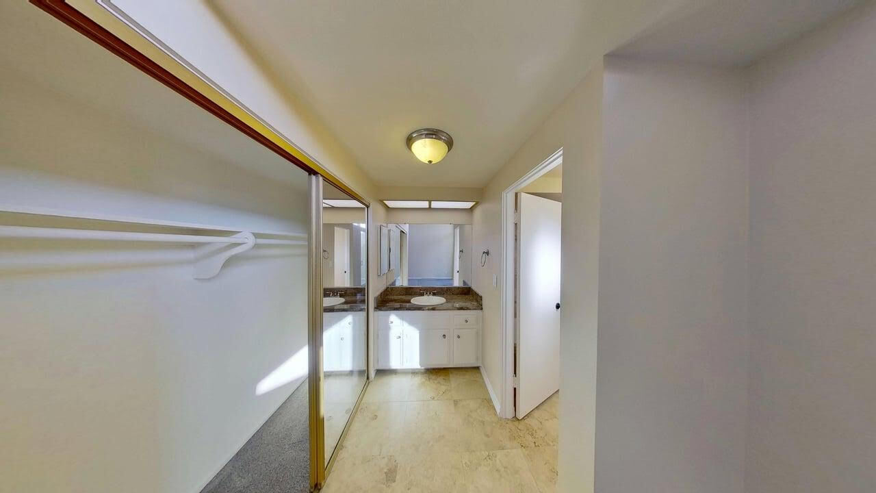 Building Photo - 4754 La Villa Marina