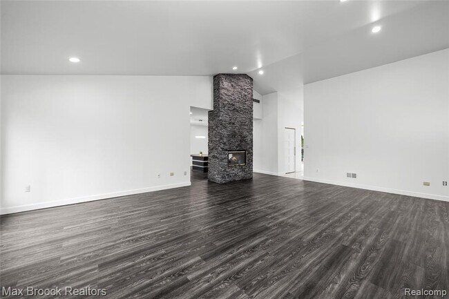 Building Photo - 3332 Barlyn Ln