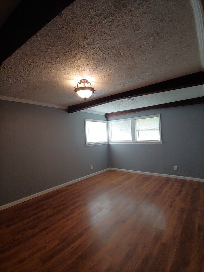 Building Photo - 280 Morris Dr