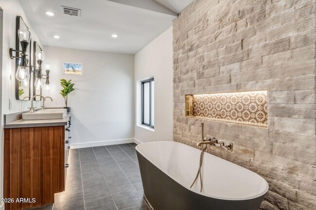 Building Photo - 9046 N 28th St