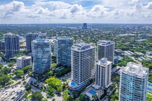 Building Photo - 2655 S Bayshore Dr