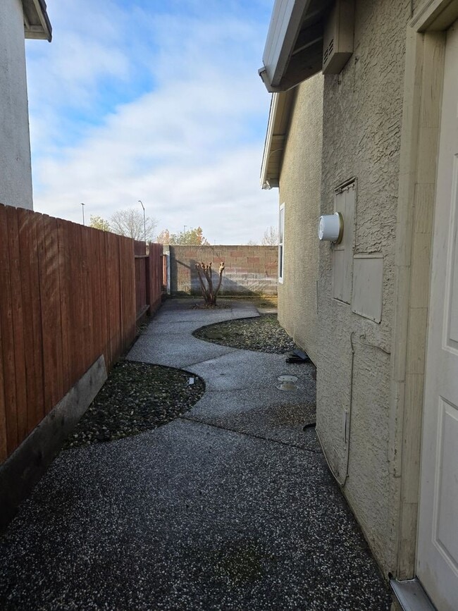 Building Photo - Ready to Move? Pet Friendly