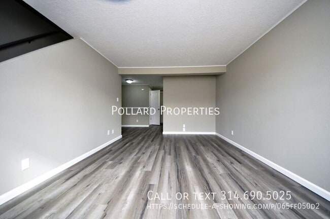 Building Photo - 301-307 Granada Dr