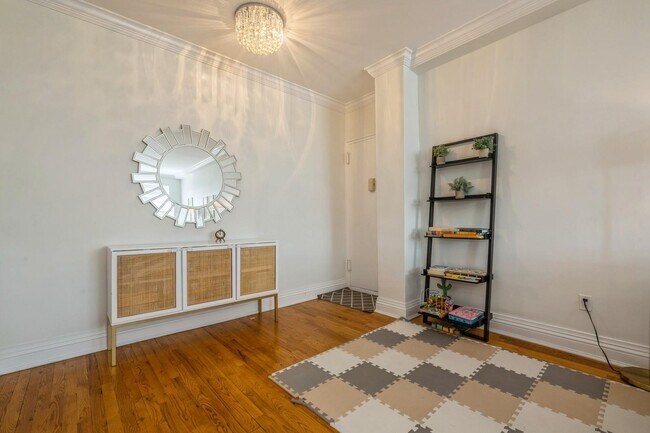 Building Photo - 111 7th St
