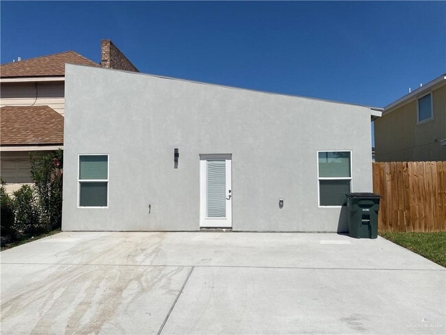 Building Photo - 17 Toni Ln