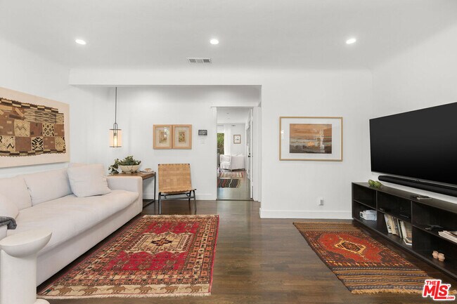 Building Photo - 3954 Redwood Ave