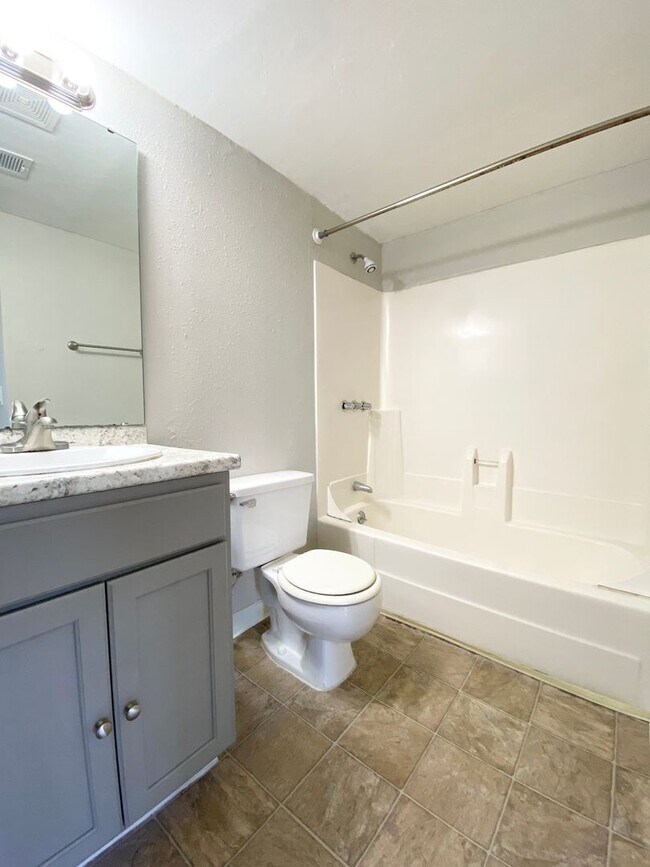 Building Photo - wh411