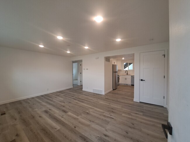 Building Photo - 445 E 535 S