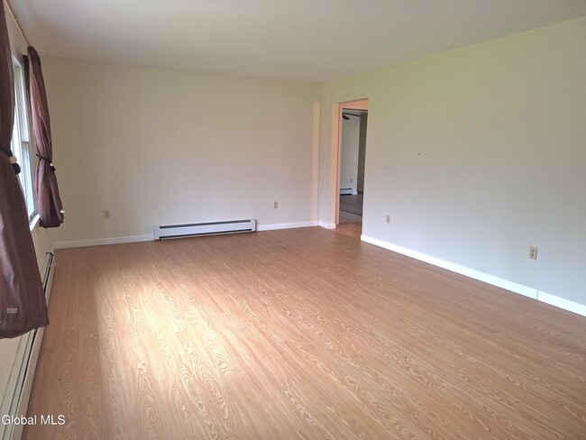 Building Photo - 1031 Saratoga Rd