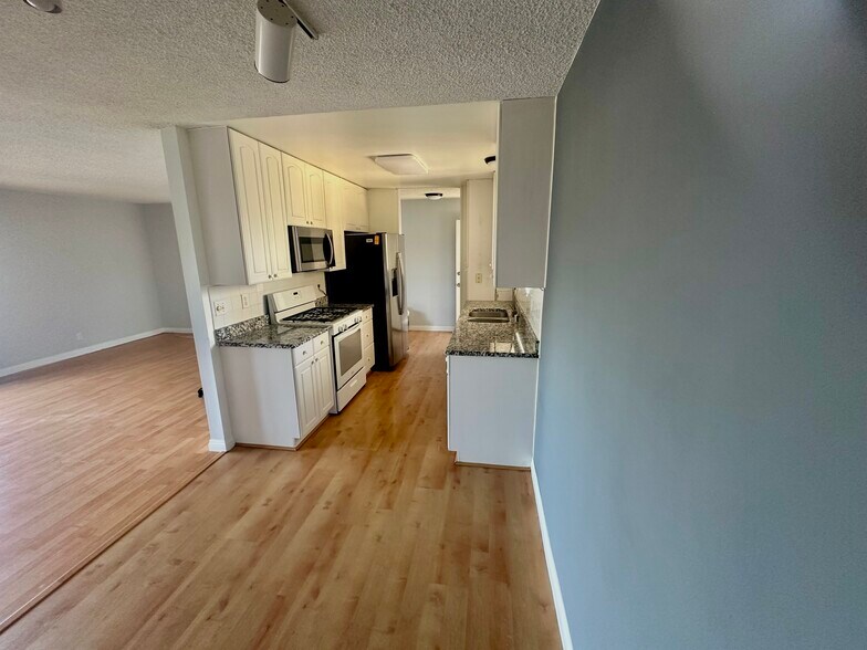 Building Photo - 4515 California Ave