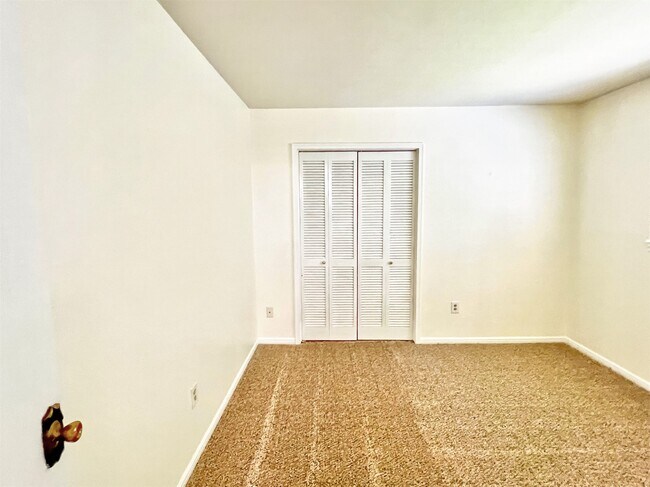 Building Photo - 16902 Summit Oaks Ln