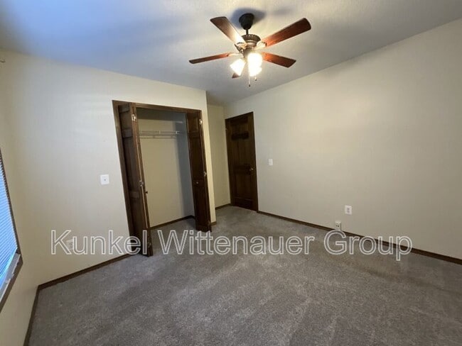 Building Photo - 9 Old Orchard Ln