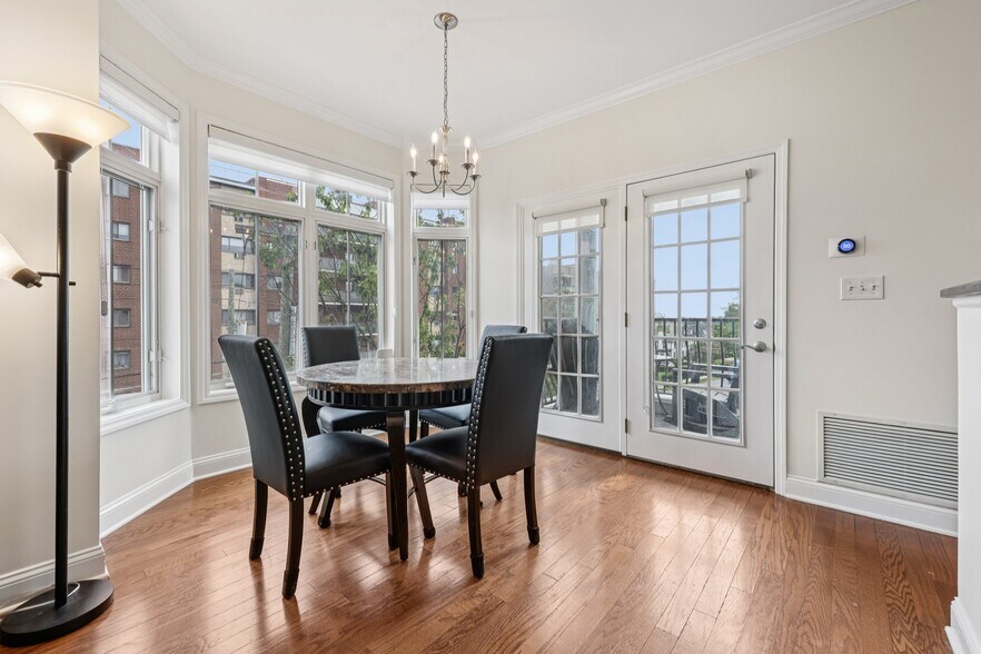 Dining area - 410 Westchester Ave
