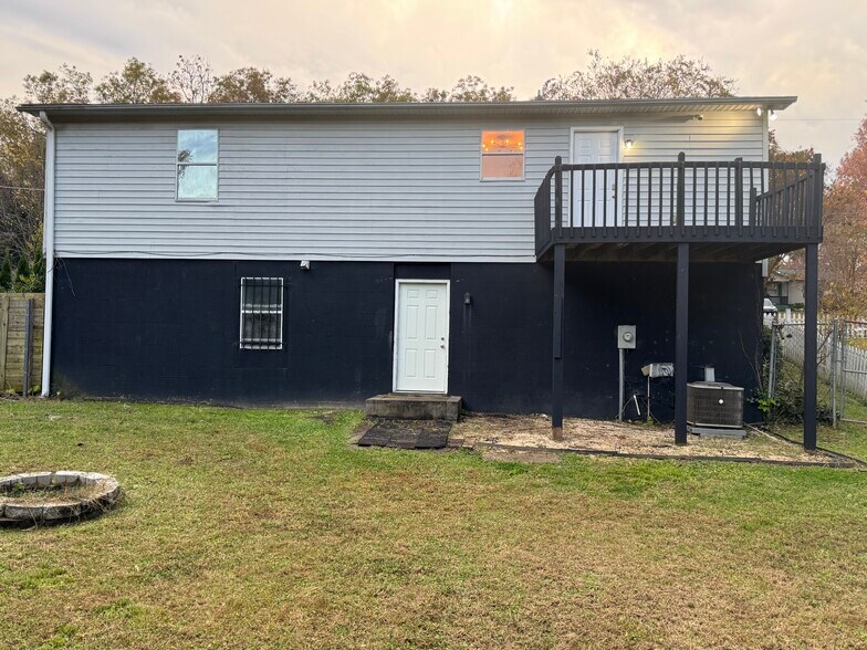 Building Photo - 114 Celestial St