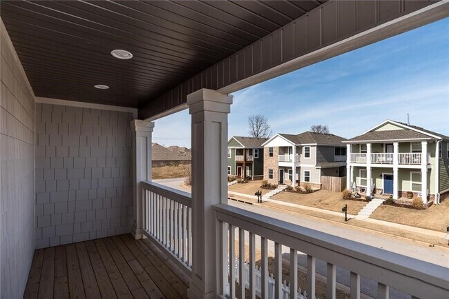 Building Photo - 6516 W Pleasant Way