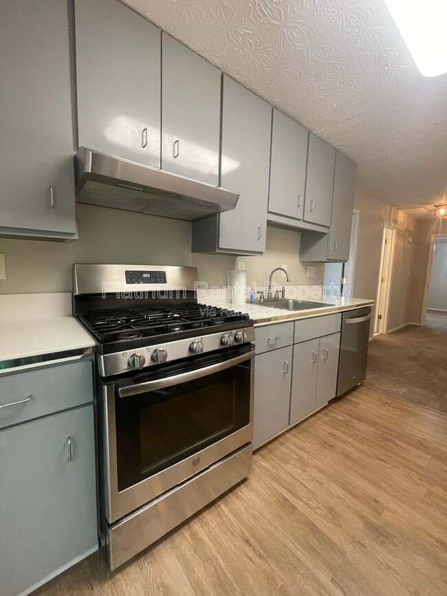 Building Photo - 402 Wynnes Ridge Cir SE